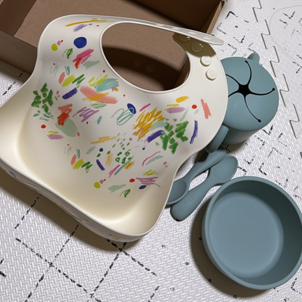 Lovevery x mushie feeding kit